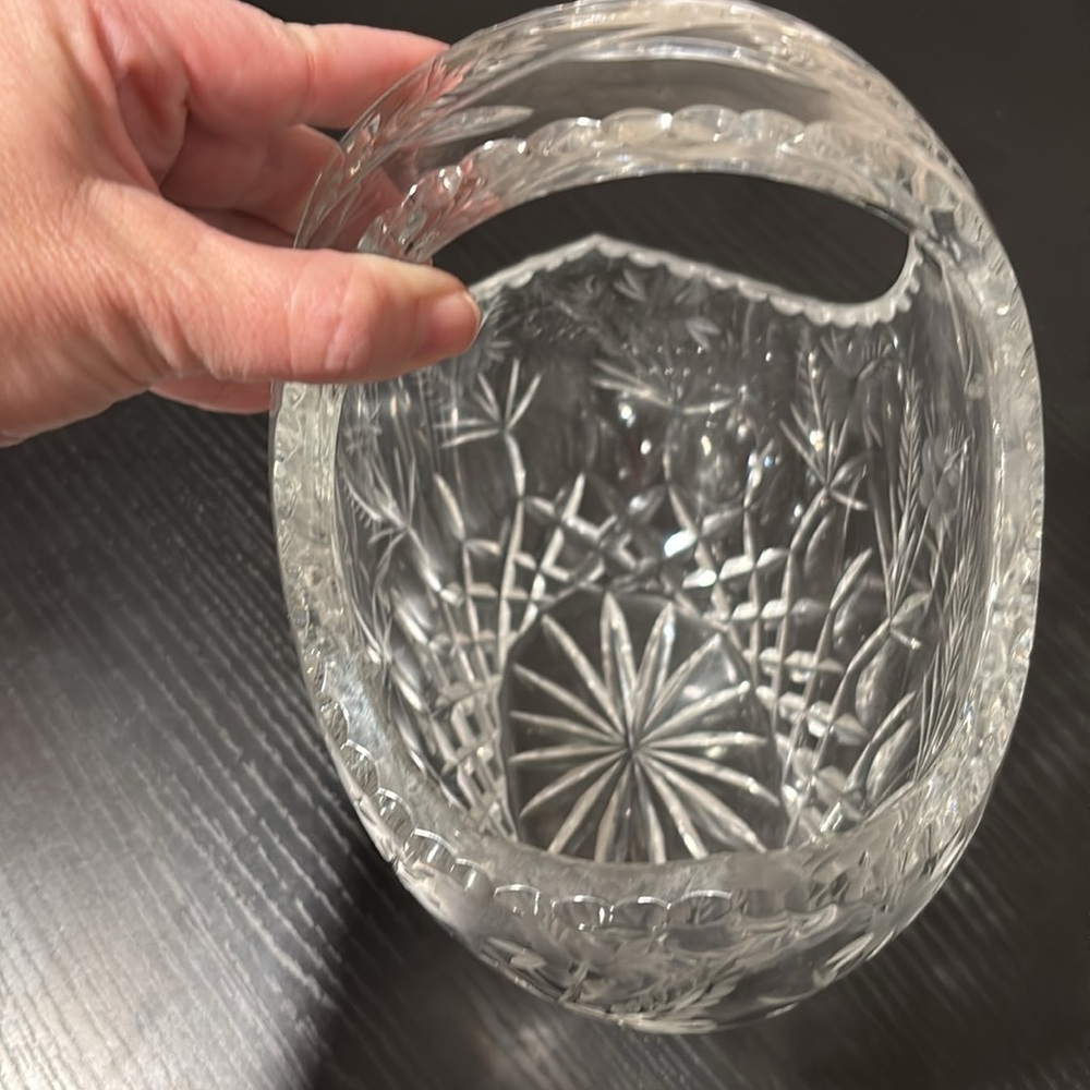 Vintage crystal basket - Picture 3 of 9